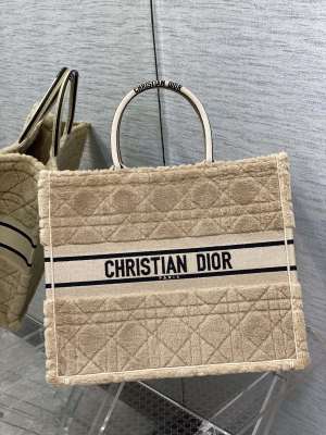 Handbag   Dior  size  42*35*18 cm