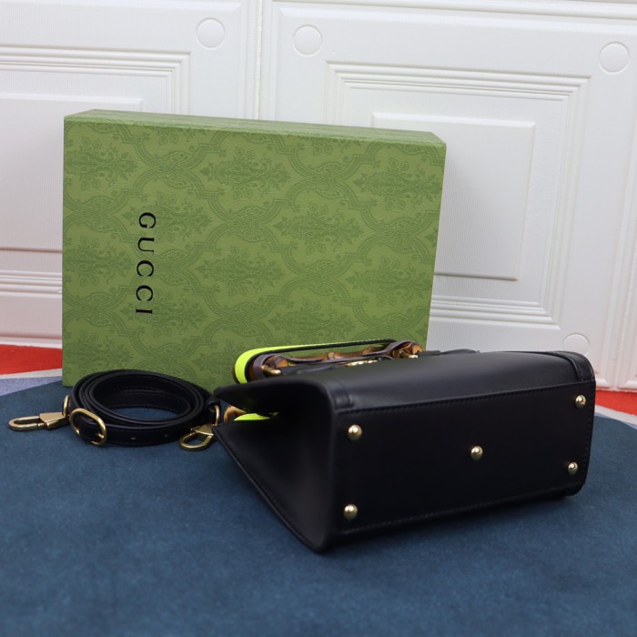 Handbag  Gucci  655661 size  20X16X10 cm