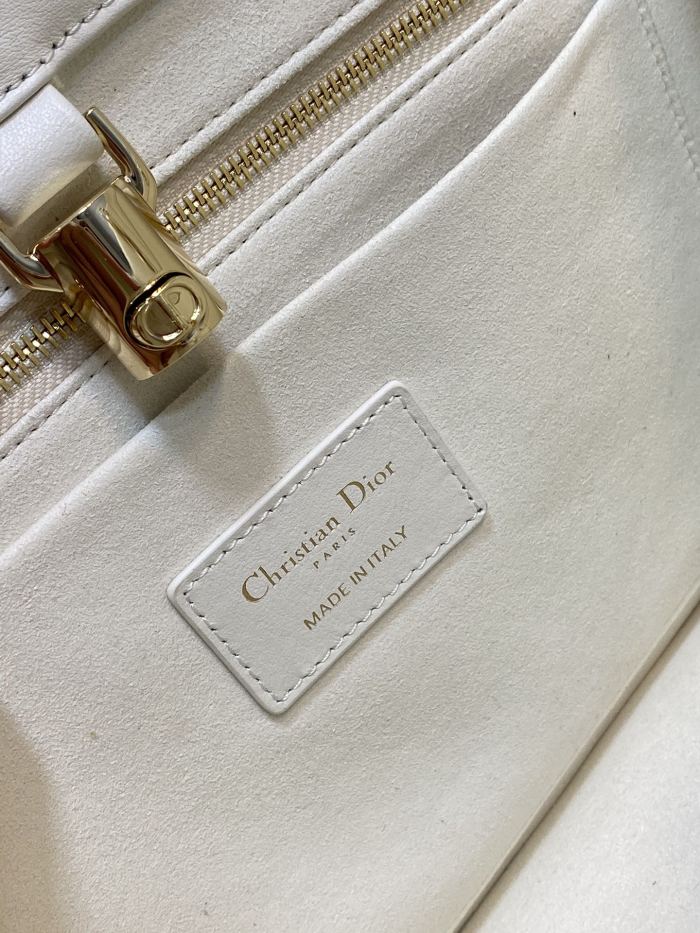Handbag   Dior  size  26.5*28*17 cm