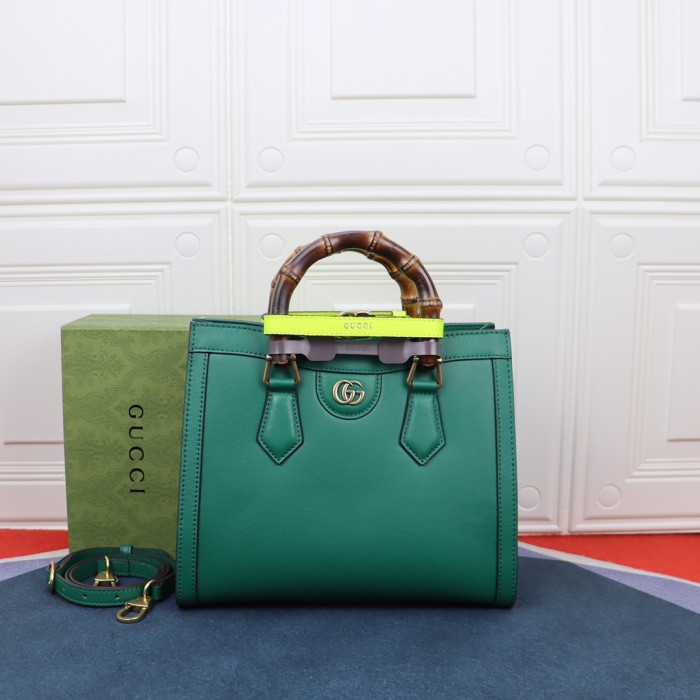 Handbag  Gucci  660195 size  27*24*11  cm