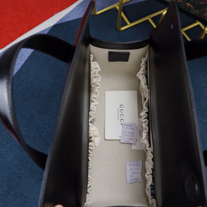 Handbag  Gucci   627323  size  27.5X17.5X11 cm