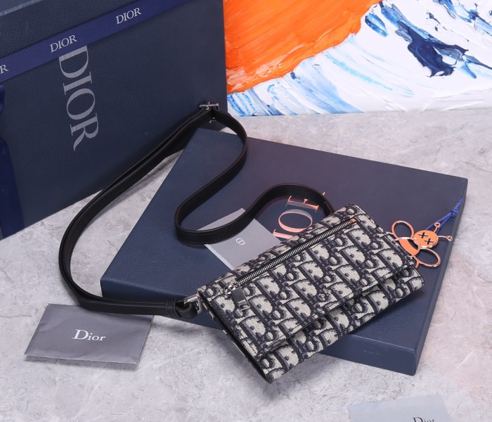 Handbag   Dior  HZ832001  size  18/10/3 cm