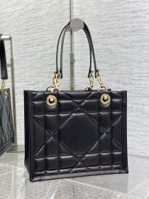 Handbag   Dior  size 36.5*28*17 cm