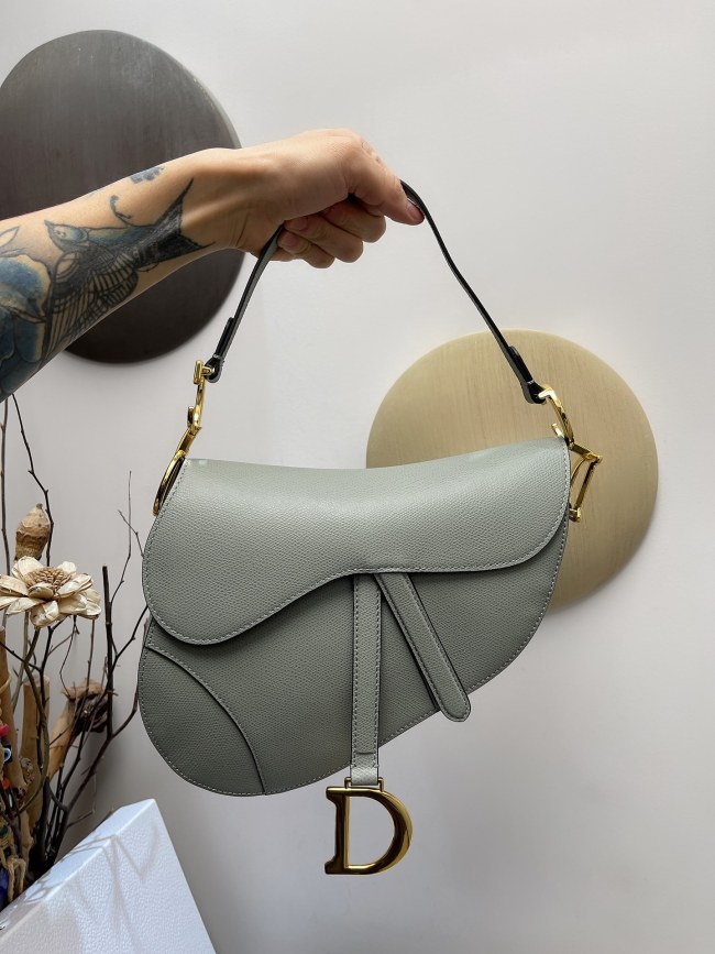 Handbag   Dior  size 25.5 x 20 x 6.5  cm