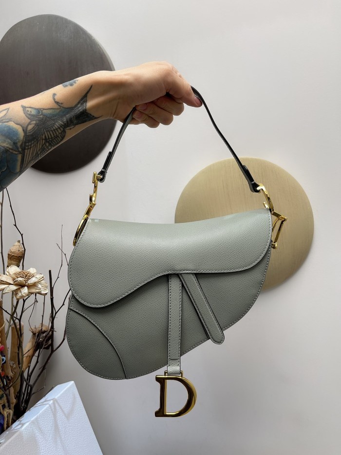 Handbag   Dior  size 25.5 x 20 x 6.5  cm