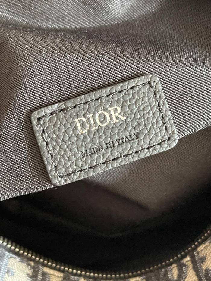 Handbag   Dior   93337  size  26 x 16x 14.5  cm