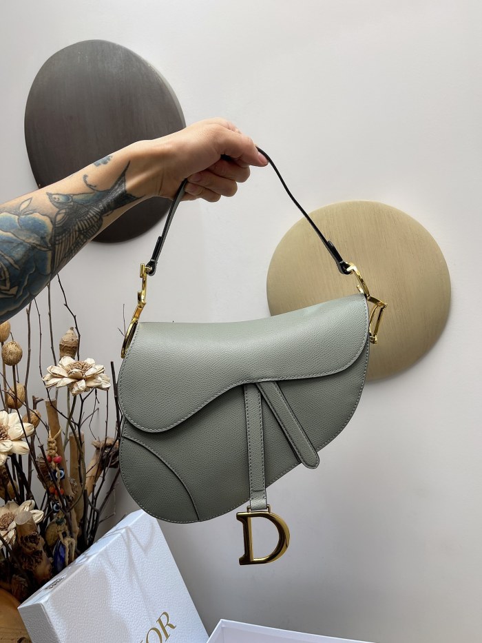 Handbag   Dior  size 25.5 x 20 x 6.5  cm