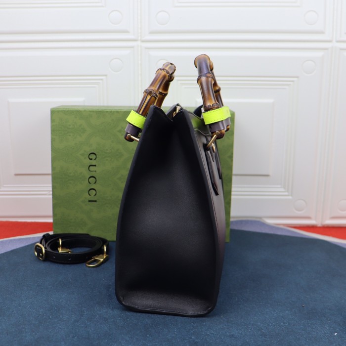 Handbag  Gucci   660195  size  27*24*11  cm