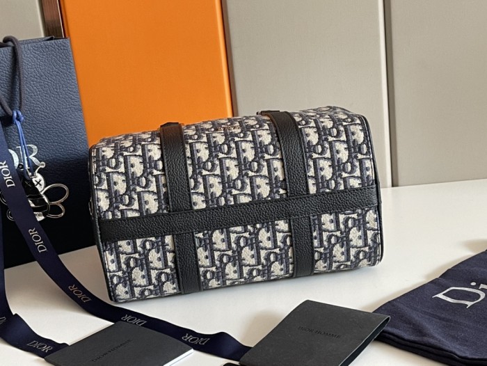 Handbag   Dior   93337  size  26 x 16x 14.5  cm