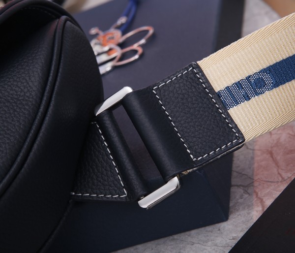 Handbag   Dior   93305  size 20x28.6x5  cm