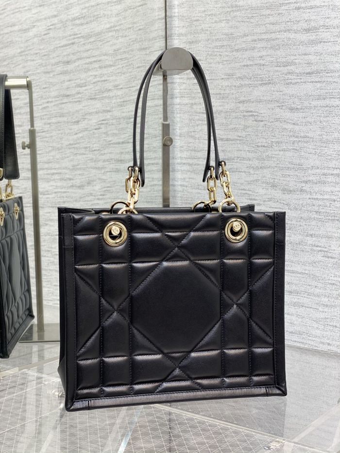 Handbag   Dior  size 36.5*28*17 cm