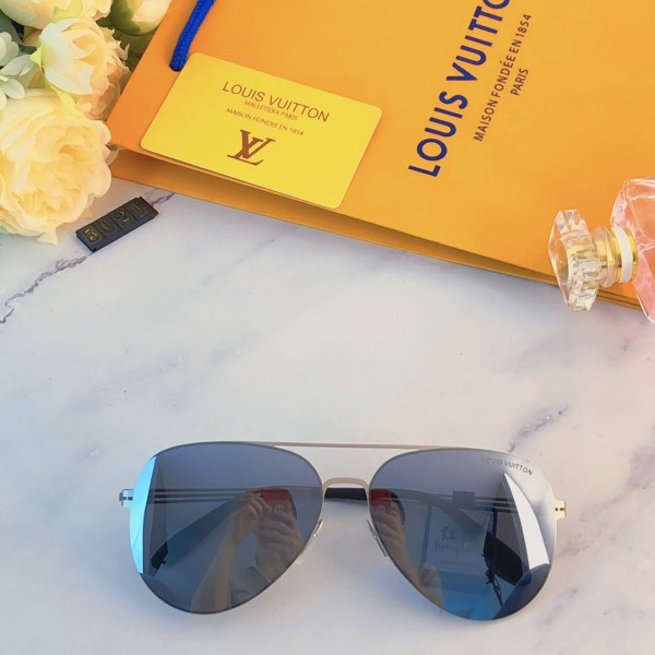 Sunglasses Fendi LV5021