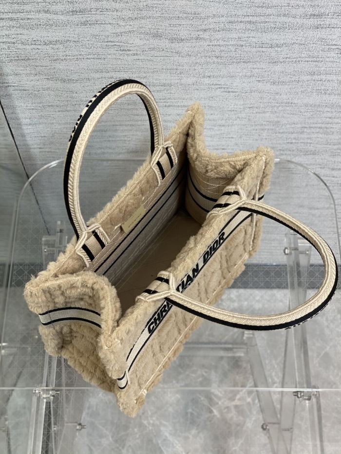 Handbag   Dior  size  26*8*22 cm