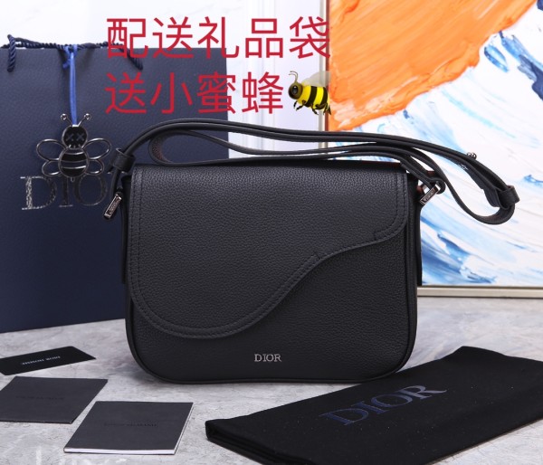 Handbag   Dior  93322  size  23 x 18 x 6  cm