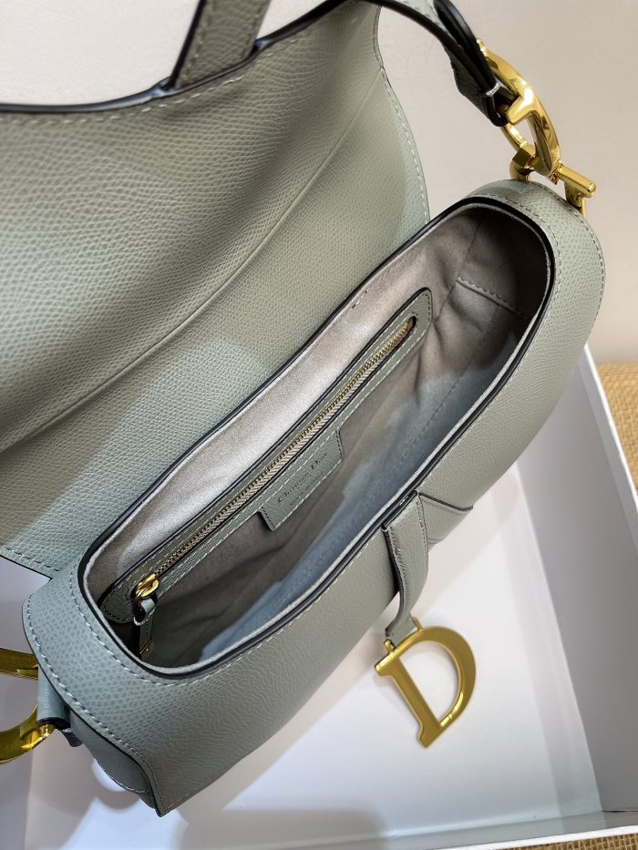 Handbag   Dior  size 25.5 x 20 x 6.5  cm