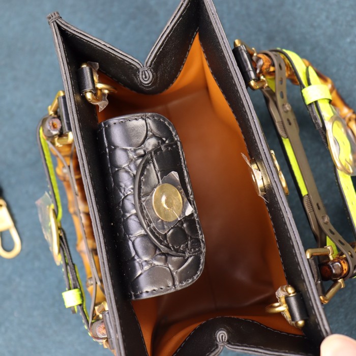 Handbag  Gucci  655661  size  20*16*10  cm