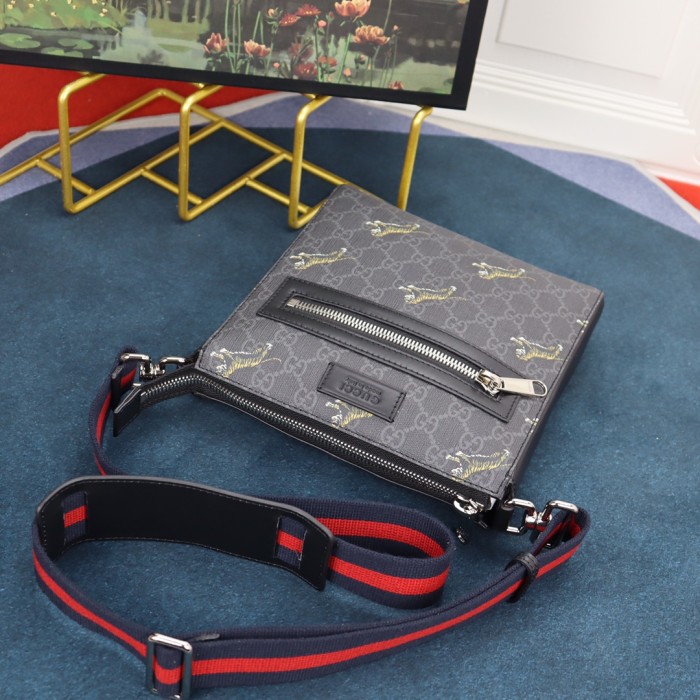 Handbag  Gucci  523599  size  21-23-4  cm