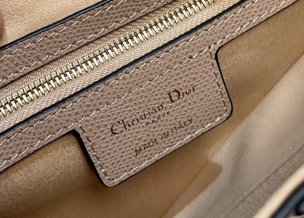 Handbag   Dior   size  25.5 x 20 x 6.5  cm