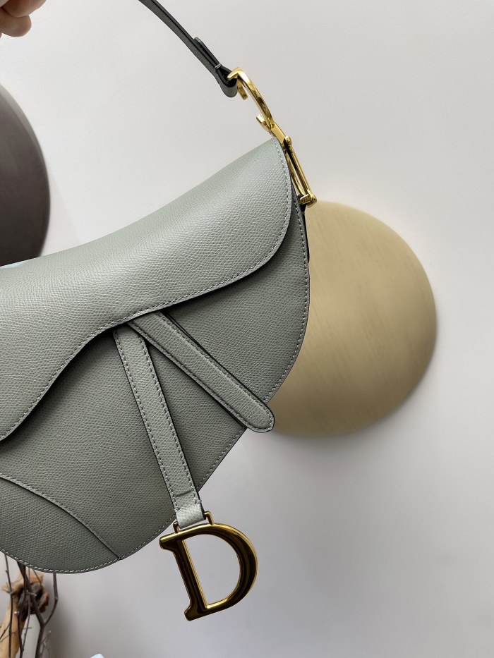 Handbag   Dior  size 25.5 x 20 x 6.5  cm