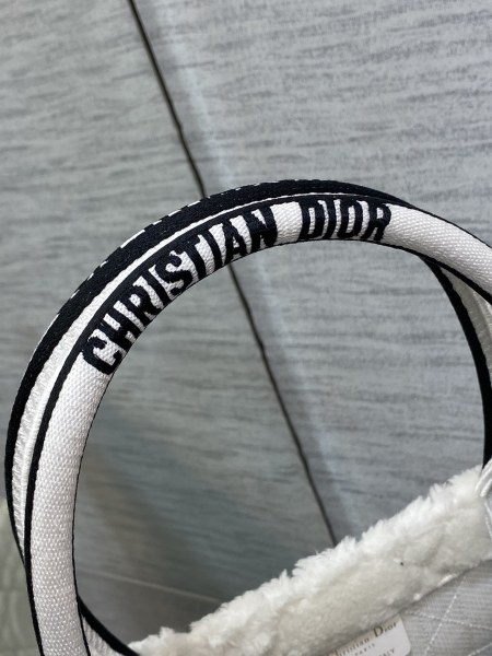 Handbag   Dior  size  42*35*18 cm