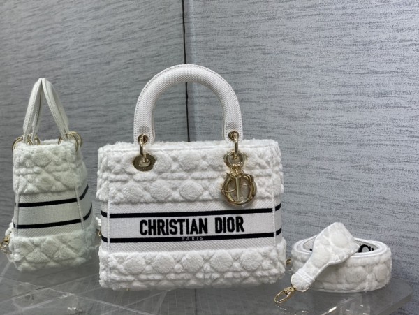 Handbag   Dior  size  24*20*11 cm