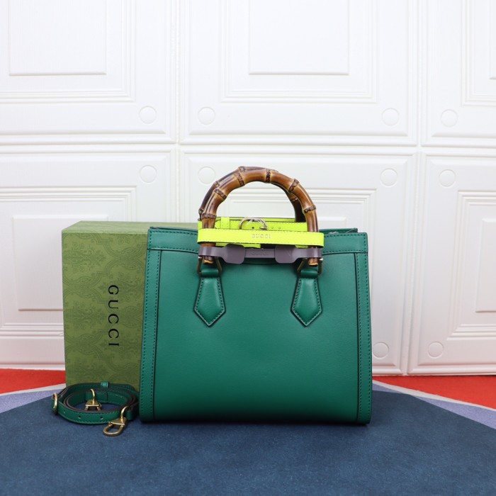 Handbag  Gucci  660195 size  27*24*11  cm