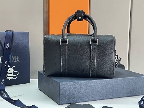 Handbag   Dior   93337  size 26 x 16x 14.5  cm