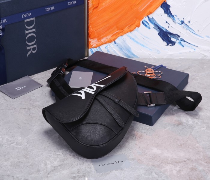 Handbag   Dior   CD93305  size  20x28.6x5 cm