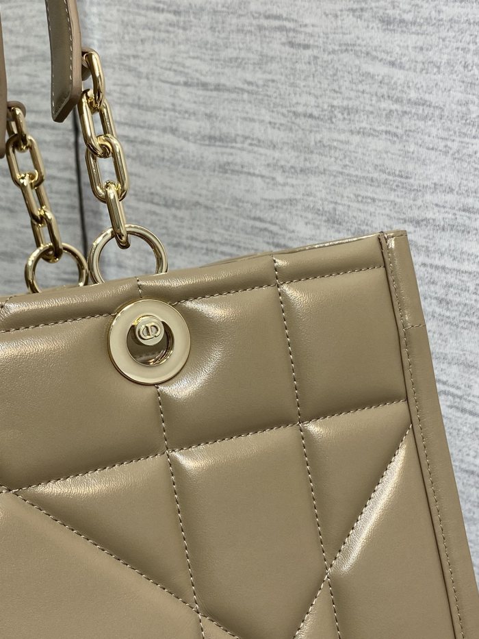 Handbag   Dior  size  36.5*28*17 cm