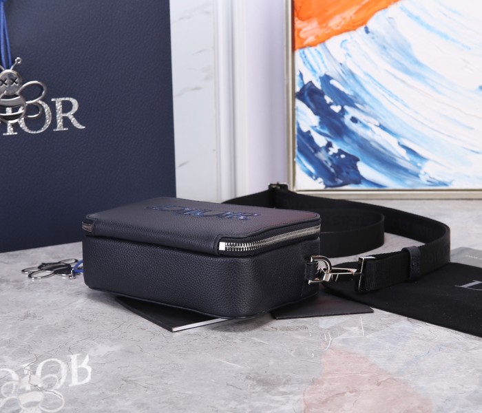 Handbag   Dior  CD93310  size 17*12.5*6 cm