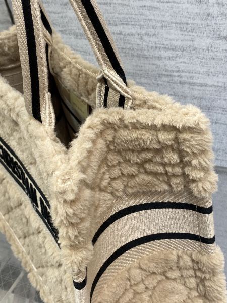 Handbag   Dior  size  26*8*22 cm