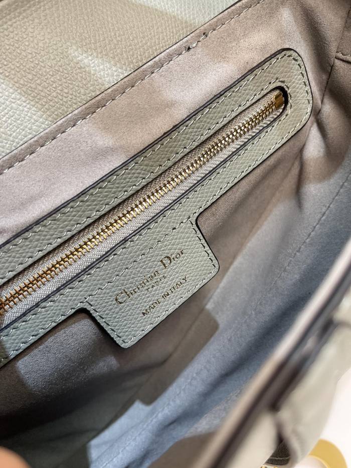 Handbag   Dior  size 25.5 x 20 x 6.5  cm