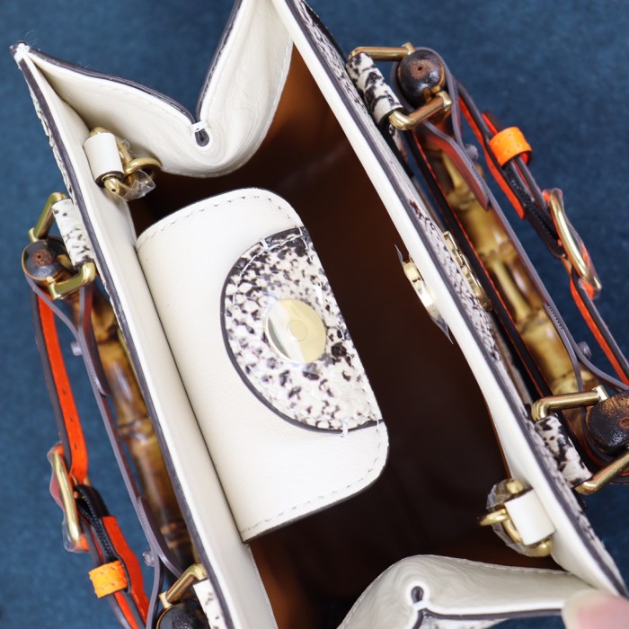 Handbag  Gucci   655661  size 20*16*10  cm