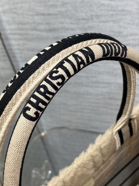 Handbag   Dior  size  36*18*28 cm