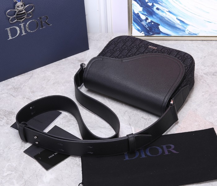 Handbag   Dior 93322  size 23 x 18 x 6  cm