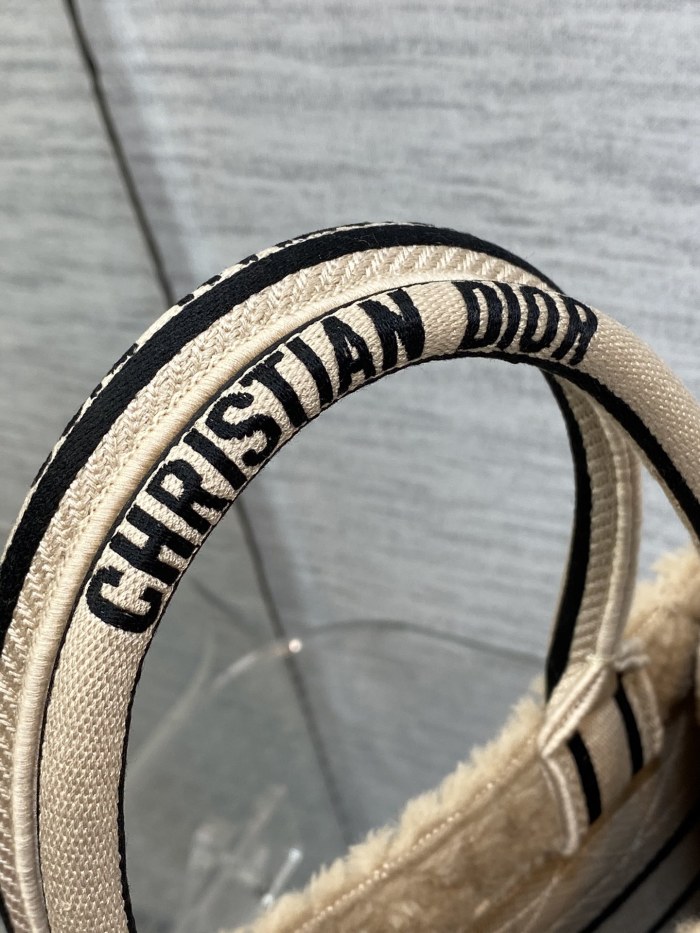 Handbag   Dior  size  26*8*22 cm