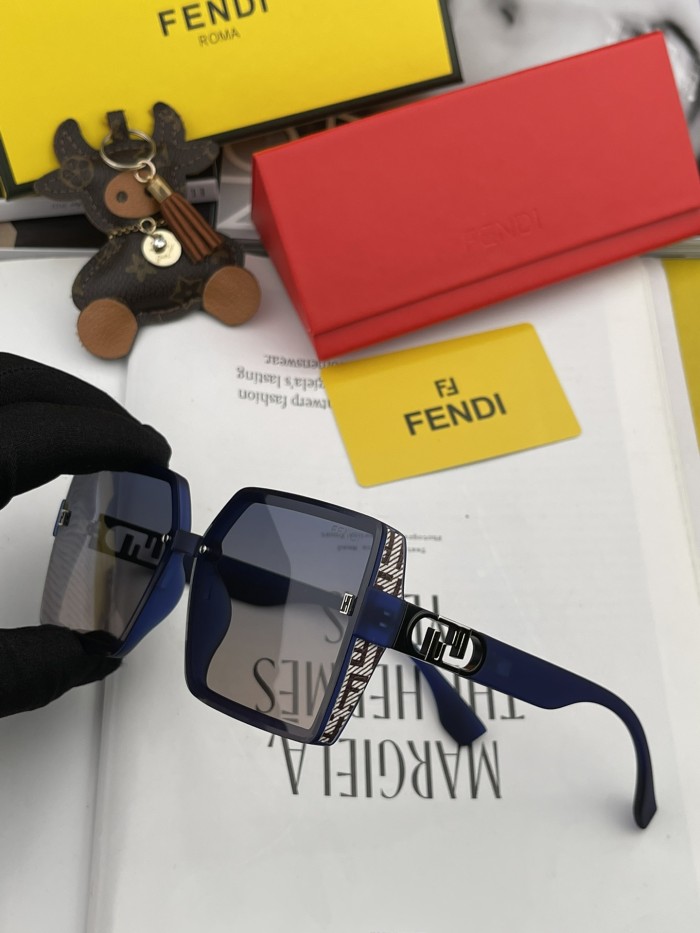 Sunglasses Fendi FD1772