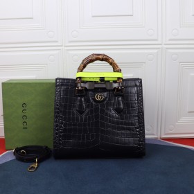 Handbag  Gucci  660195  size  27*24*11  cm