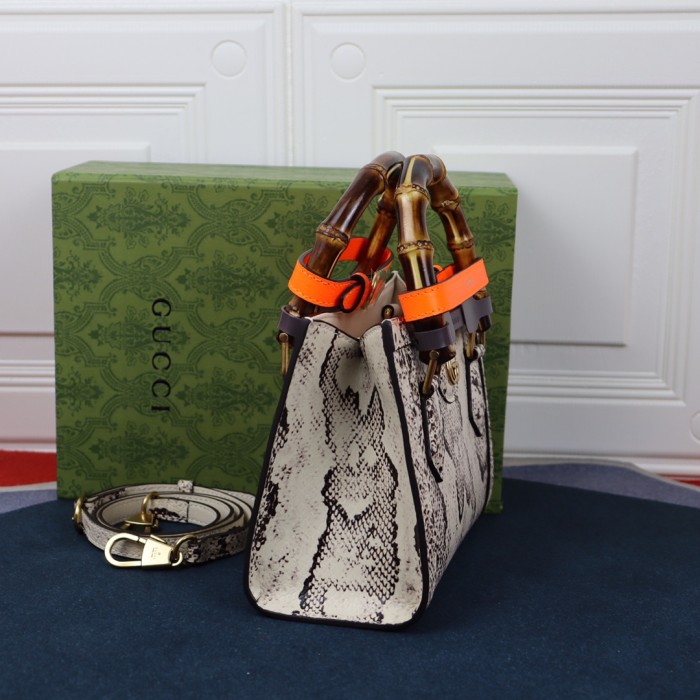 Handbag  Gucci   655661  size 20*16*10  cm