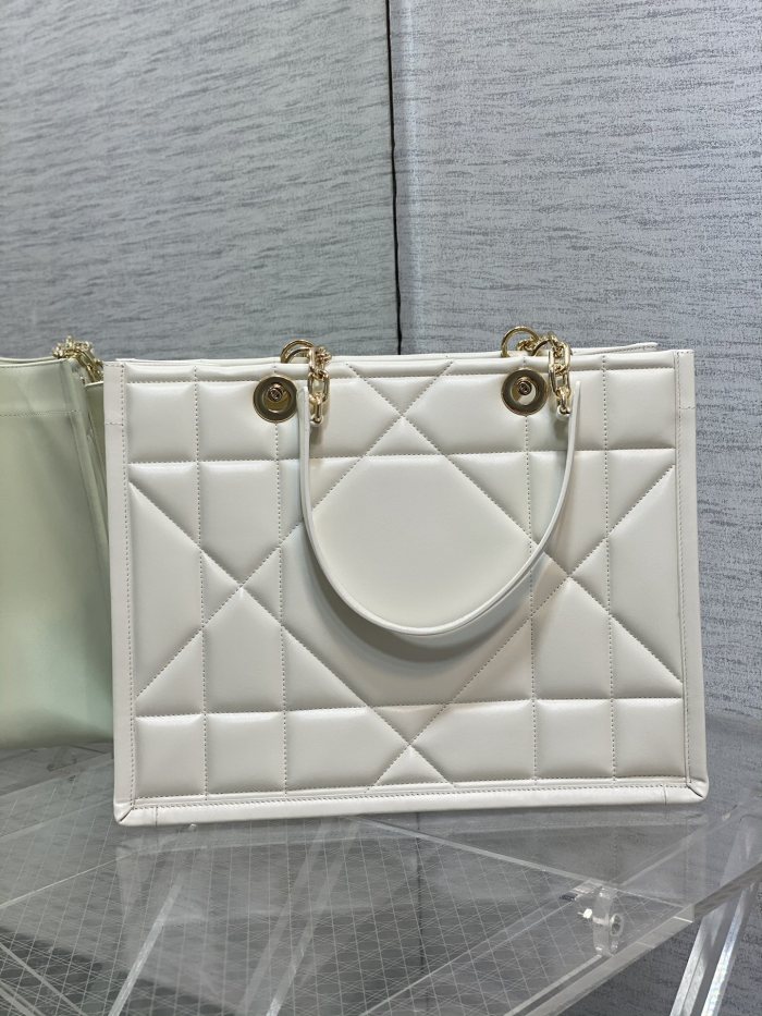 Handbag   Dior  size  36.5*28*17 cm