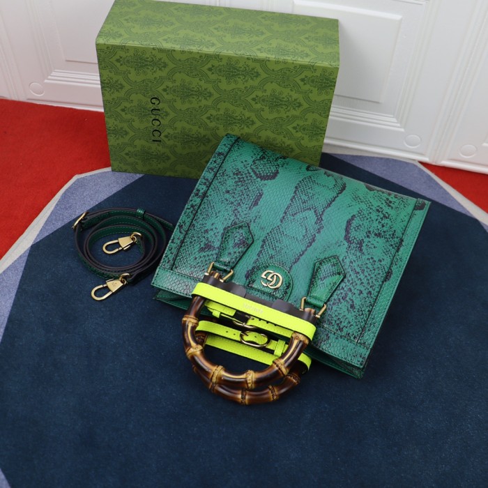 Handbag  Gucci    660195  size  27*24*11  cm