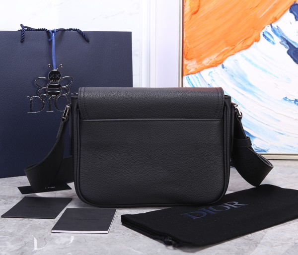 Handbag   Dior  93322  size  23 x 18 x 6  cm