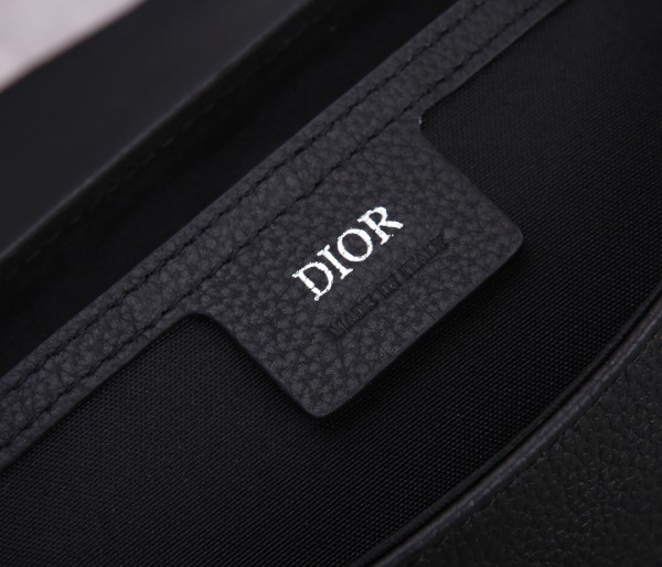 Handbag   Dior  93322  size  23 x 18 x 6  cm
