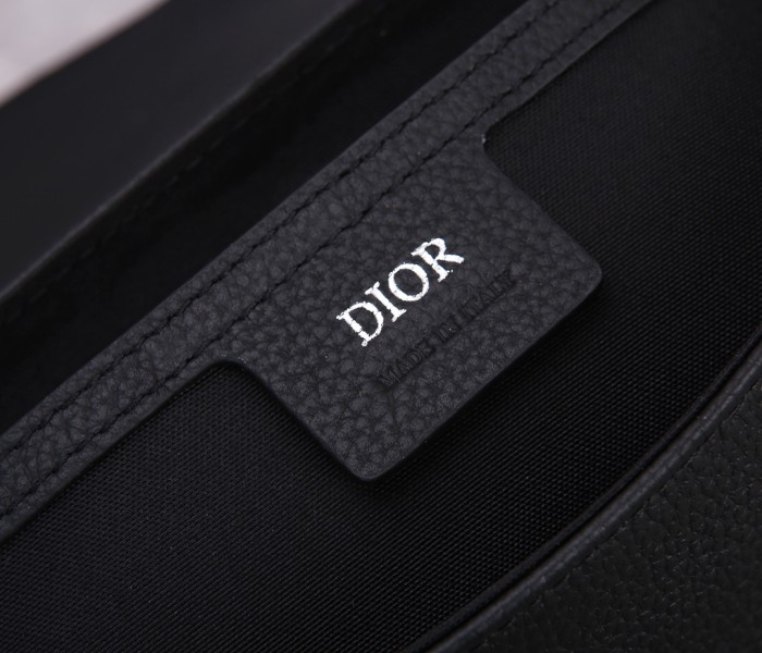 Handbag   Dior  93322  size  23 x 18 x 6  cm