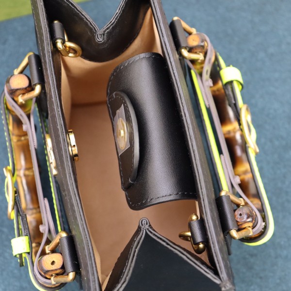 Handbag  Gucci  655661 size  20X16X10 cm