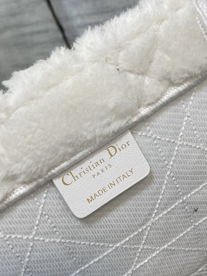 Handbag   Dior  size  42*35*18 cm