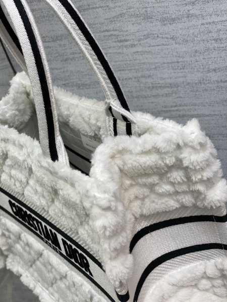 Handbag   Dior  size  26*8*22 cm