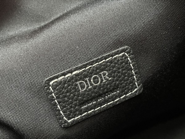Handbag   Dior   93337  size 26 x 16x 14.5  cm