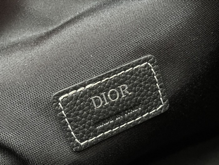 Handbag   Dior   93337  size 26 x 16x 14.5  cm
