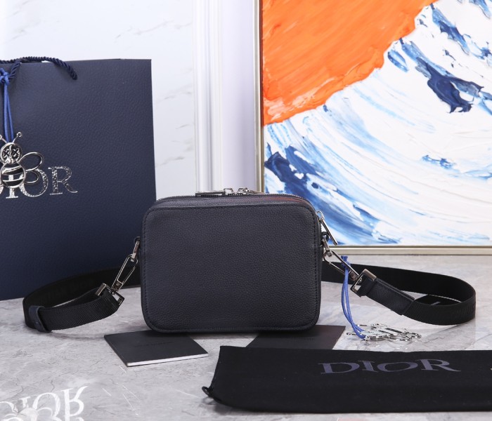 Handbag   Dior  CD93310  size 17*12.5*6 cm